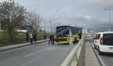 Sultangazi’de 2 İETT otobüsü çarpıştı: 2 yaralı