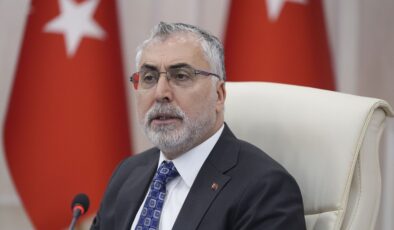 Vedat Işıkhan: 2024 ve 2025 yılında emekli olacakların aylıkları arasında farkla ilgili çalışıyoruz