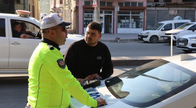 Adana’da ‘kornam çalışmıyor’ yalanını polis yemedi