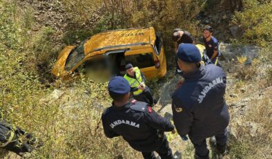 Adıyaman’da yoldan çıkan otomobil şarampole uçtu: 2 ölü