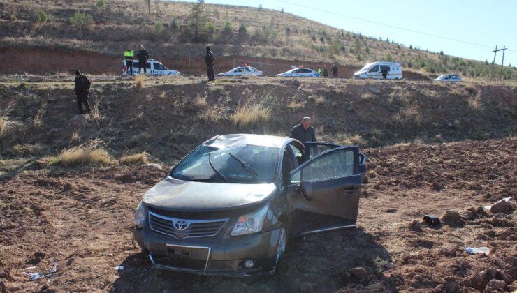 Aksaray’da otomobil şarampole girdi