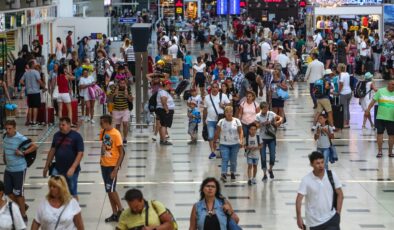 Antalya, sezon sonuna rağmen hava yoluyla günde 30 bin turist ağırlıyor