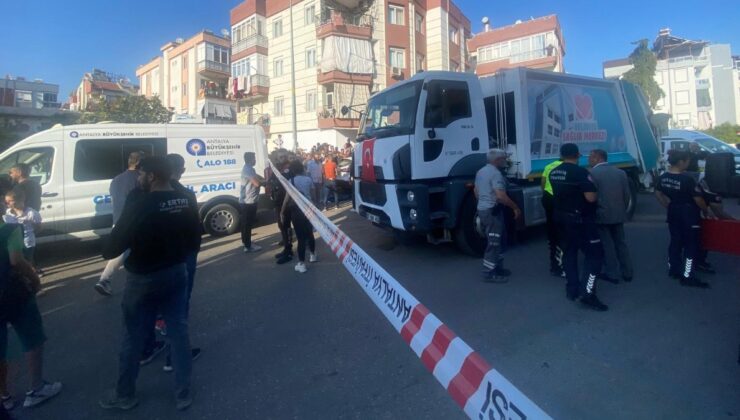 Antalya’da bisikletinden düşen çocuk çöp kamyonunun altında kaldı