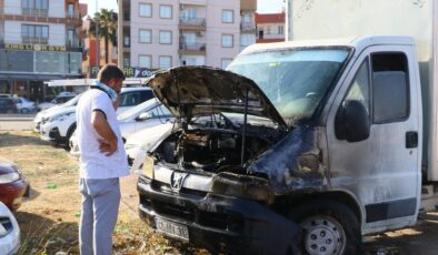 Antalya’da kontağı çevirdi, kamyoneti alev alev yandı