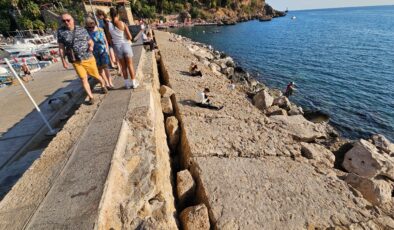 Antalya’da yat limanı iskelesi 15 derece eğildi