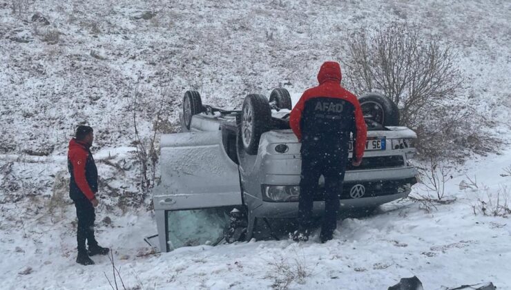 Ardahan’da 2 otomobil çarpıştı: 8 yaralı