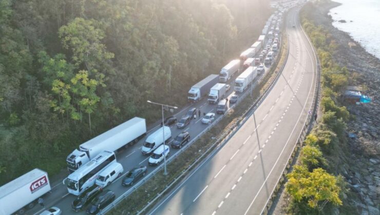 Artvin – Rize yolunda heyelan: Uzun araç kuyrukları oluştu