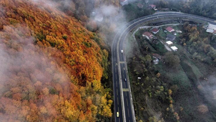 Bolu Dağı’ndan geçen sürücüler mola yerlerinde zirveden manzarayı izliyor