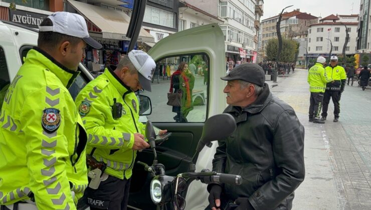 Bolu’da girilmesi yasak olan caddeye giren sürücülere polis engeli