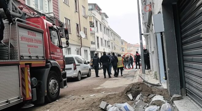 Bursa’da boşanma aşamasındaki eşini öldürdükten sonra çatıya çıktı