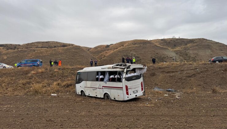 Çankırı’da cenazeye giden midibüs devrildi: 29 yaralı