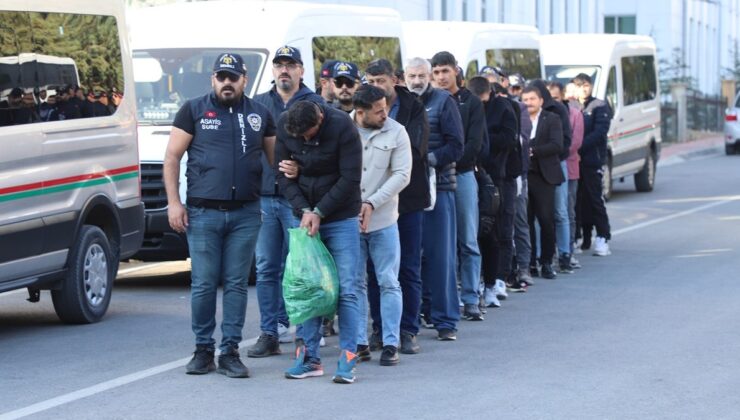 Denizli’de yaşlı kadını yaklaşık 33 milyon lira dolandıran 19 kişi tutuklandı