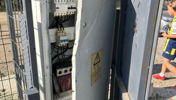 Düzce’de elektrik panosu vandalların hedefinde