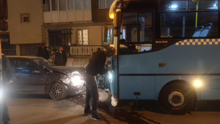 Erzurum’da otomobil, otobüse çarptı:  1 yaralı