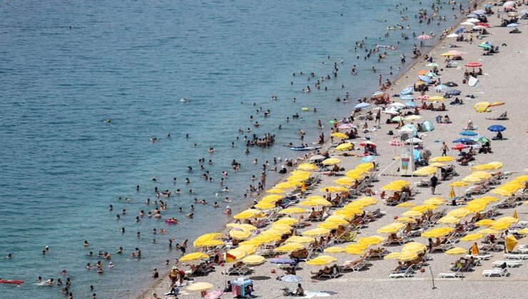 Eylül ayında Türkiye’ye en fazla turist Antalya’dan giriş yaptı