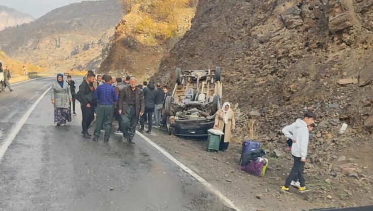 Hakkari’de minibüs takla attı: 11 yaralı