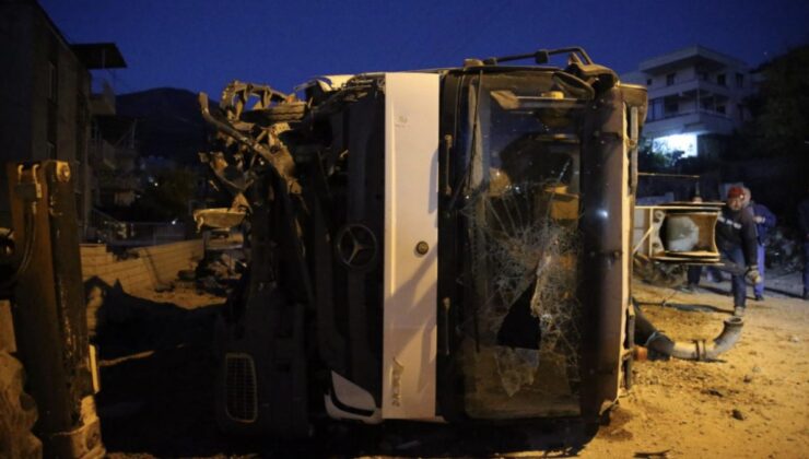 Hatay’da freni boşalan beton mikseri 3 araca çarptı: 4 yaralı