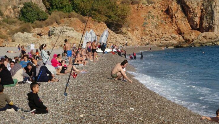 İki farklı Antalya: Dağlarda mevsimin ilk karı, sahillerde yaz havası…