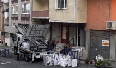 İstanbul’da kolonları patlayan 5 katlı bina tahliye edildi