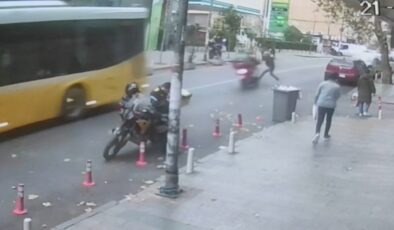 İstanbul’da motosiklet yayaya çarptı