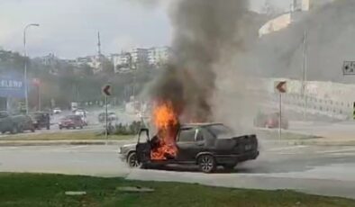 İstanbul’da otoyolda seyreden otomobil yandı