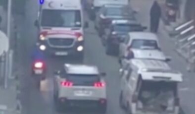 İstanbul’da vakaya giden ambulansa yol vermeyen sürücü