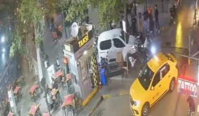 İzmir’de polisten kaçan sürücü, motosikletleri ezdi