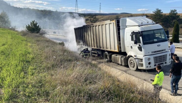 Kastamonu’da tırı küle dönmekten itfaiye kurtardı