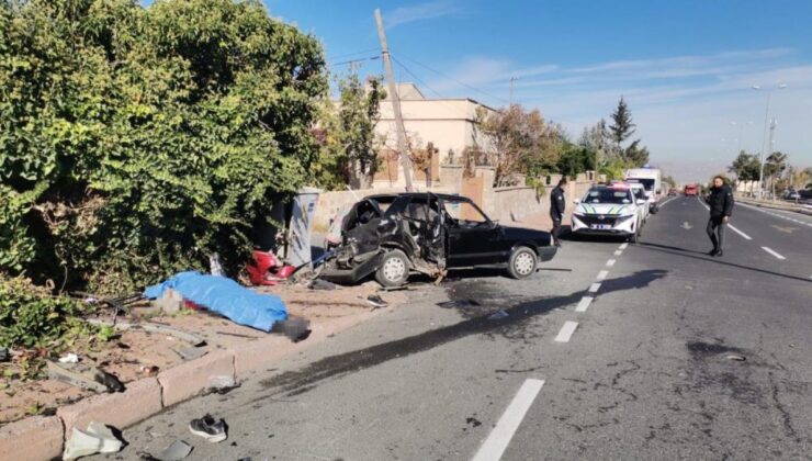 Kayseri’de kaza yapan otomobil hurdaya döndü