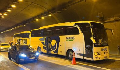 Kocaeli TEM’de tır ve 2 yolcu otobüsü tünel içinde çarpıştı: 14 yaralı