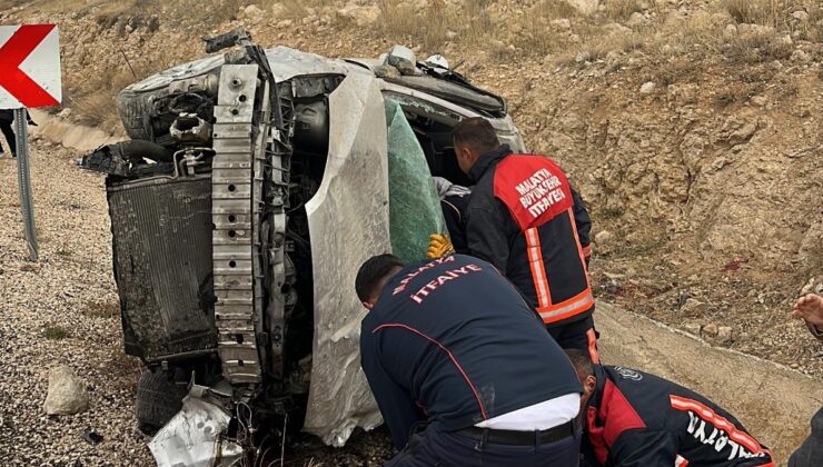 Malatya’da otomobil şarampole devrildi: 5 yaralı