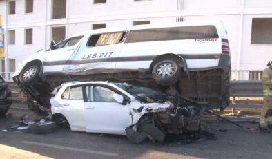 Maltepe’de kontrolden çıkan vinç, 7 araca çarptı: 2 yaralı