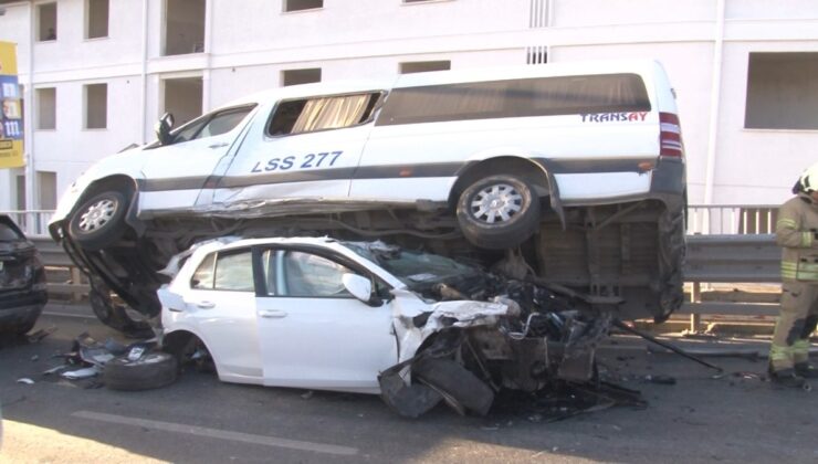 Maltepe’de kontrolden çıkan vinç, 7 araca çarptı: 2 yaralı