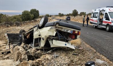 Mardin’de otomobil şarampole yuvarlandı: 2 yaralı