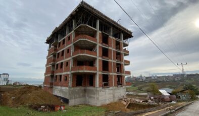 Samsun’da inşaattan başına kalas düştü