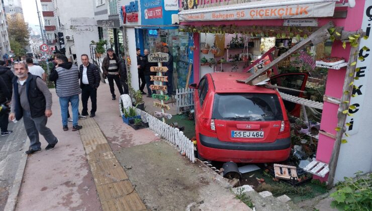 Samsun’da otomobil çiçekçiye daldı