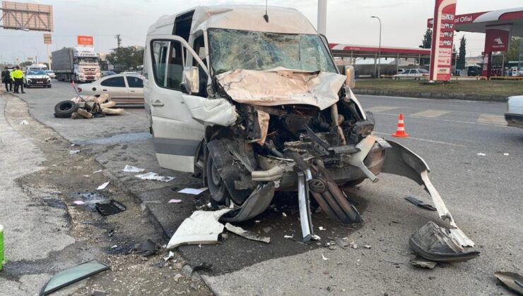 Şanlıurfa’da işçi servisi ile tır çarpıştı: 12 yaralı