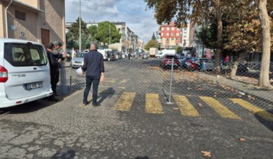 Tekirdağ’da “arazi benim” diyip yolu tel örgüyle kapattı