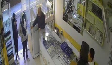 Adana’da kuyumcu, soyguna izin vermedi