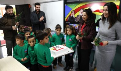 Adana’da öğrencilerden, fedakar öğretmenlere sürpriz