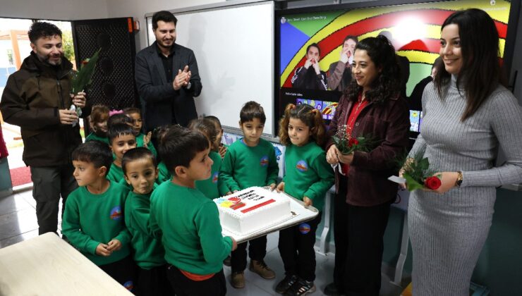 Adana’da öğrencilerden, fedakar öğretmenlere sürpriz