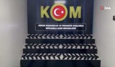 Adana’da otomobilin arka tampon ve ön konsol boşluğundan 50 silah çıktı