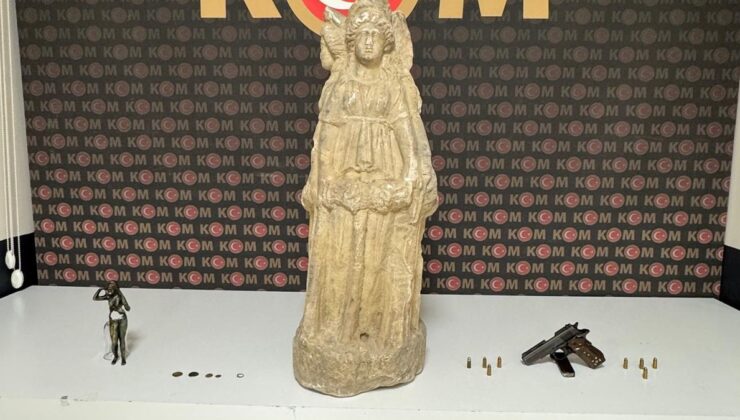 Afyonkarahisar’da 4 başlı Hekate heykeli ele geçirildi