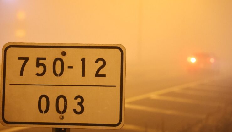 Aksaray’da yoğun sis görüş mesafesini düşürdü