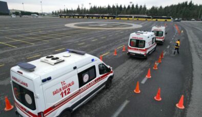 Ambulans şoförlerinin zorlu eğitimi: Sürücülerden beklentileri fermuar sistemini uygulamaları