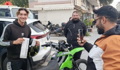 Antalya’da ilk kez ceza yiyen motosikletli hatıra fotoğrafı çektirdi