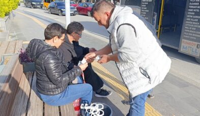 Antalya’da kaza yapan Alman turist, sürücüden kırılan kovasının parasını aldı