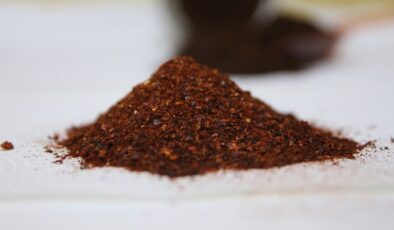 Baharata gıdada kullanımına izin verilmeyen boya kattılar