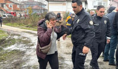 Bartın’da baraka alevlere teslim oldu