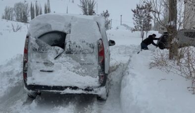 Bayburt’ta kar yağışı sürüyor